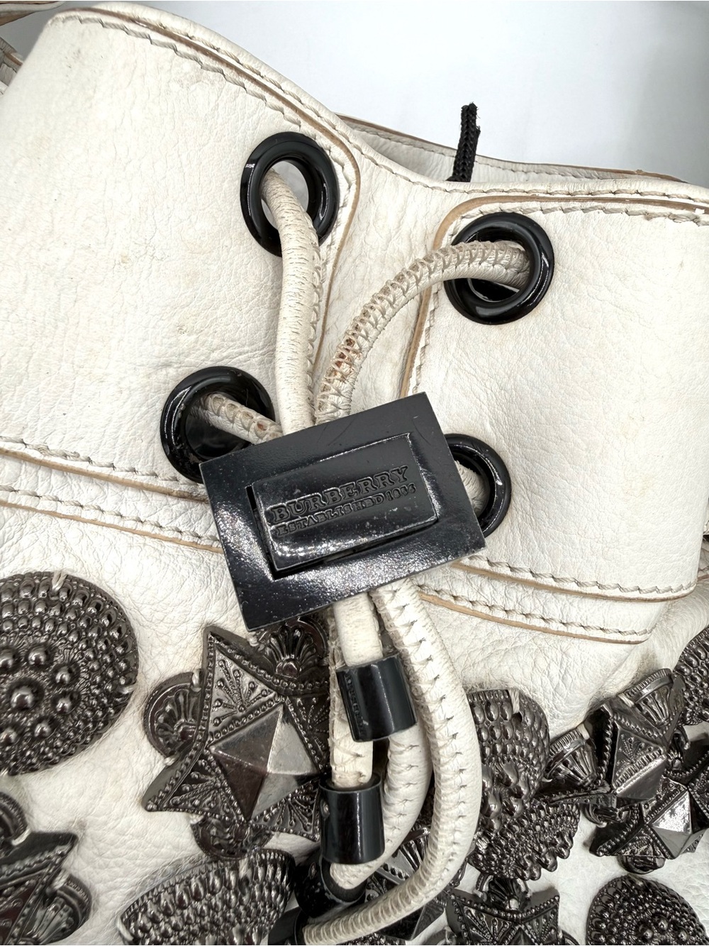Burberry White Leather Studded Warrior Bag - Picture 4 of 14
